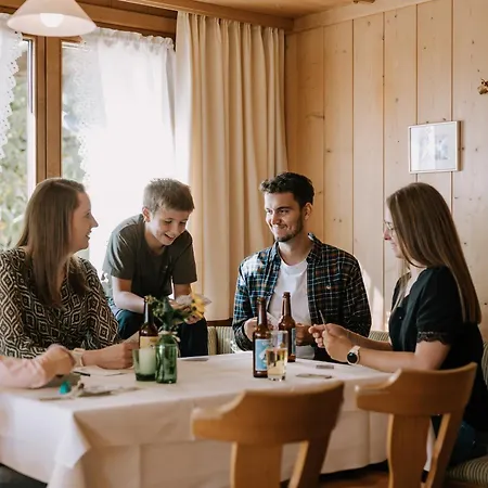 Gasthuis Haus Alpenrose 3*